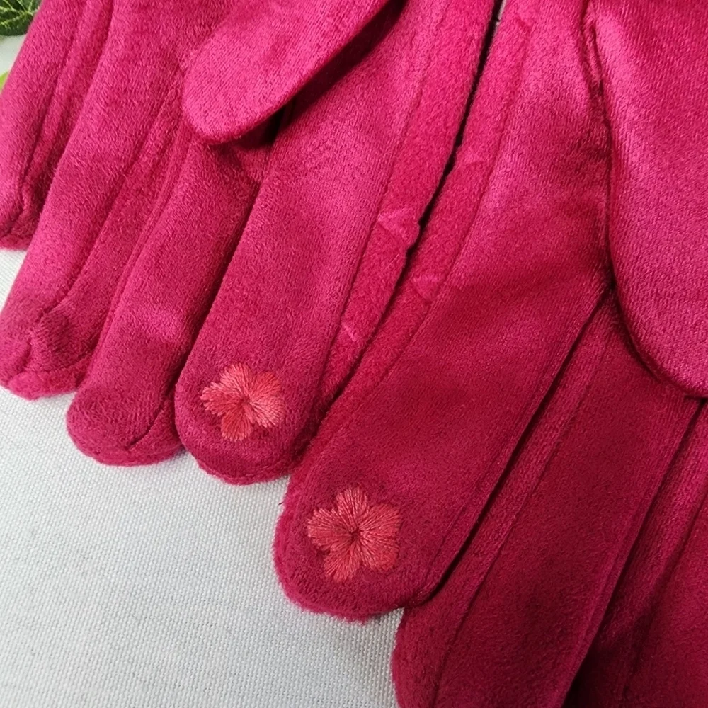 Clover Flower Fashion Design Fleece Luxe Gloves with Touchscreen Tip NIP